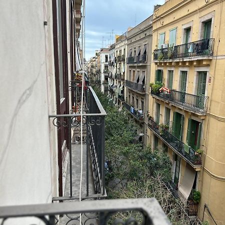 Central And Basic Universitat For Young Hostel Barcelona Exterior foto
